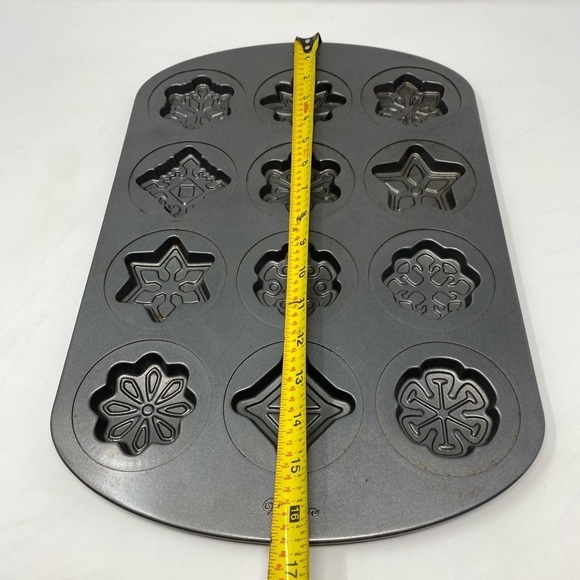 Wilton Holiday Shapes Non-Stick Cookie Pan, 12-Cavity - Picture 6 of 7